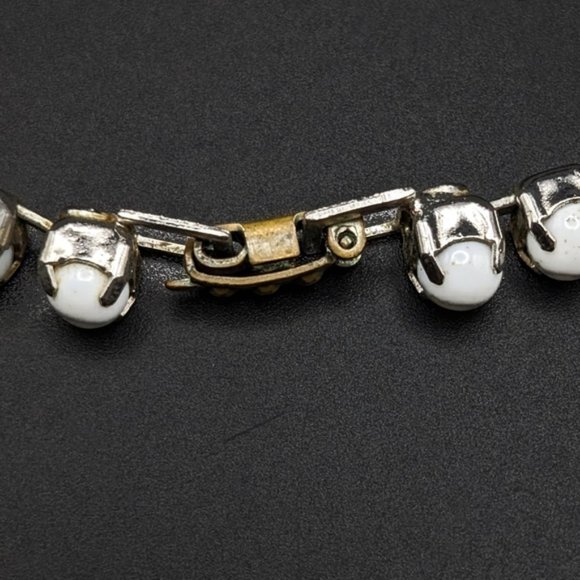 VINTAGE Milk White Opaque Prong Set Stone Necklace - Picture 9 of 9